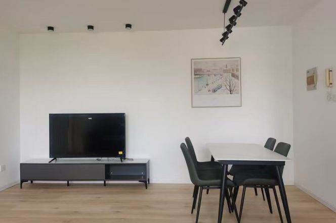 Bright 2BR APT Xinhua Rd JT university 12k