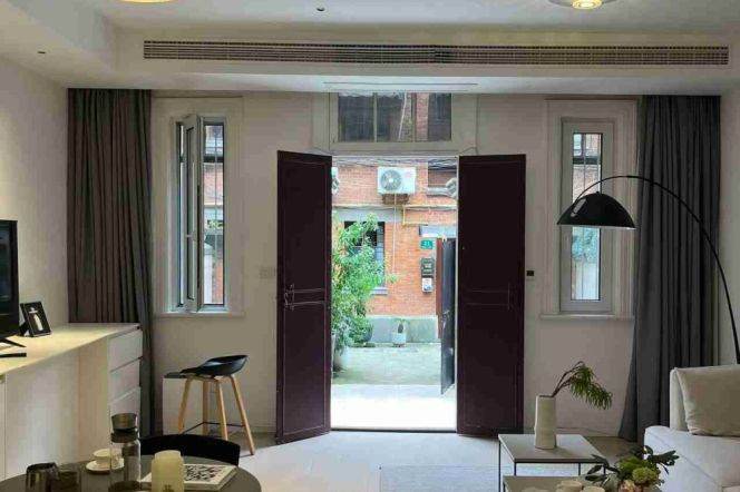 Spacious&Modern&Bright 1Bdr 1Bath Apt+West Nan Jing Rd CBD+Large Terrace