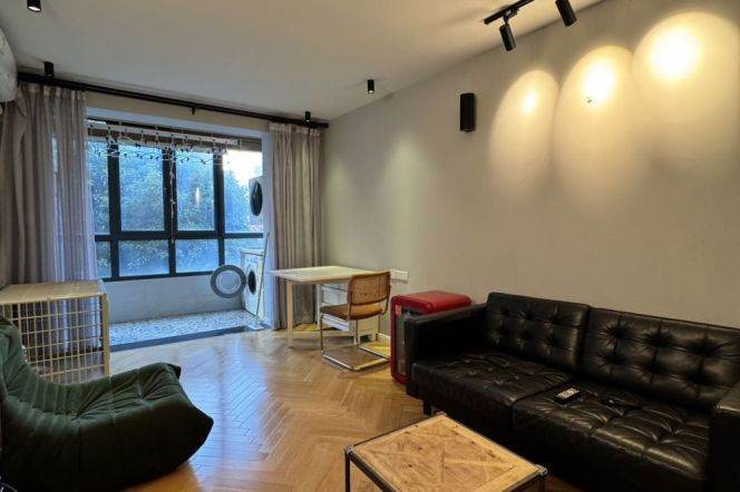 Beautiful 1BR lane house | Jing'an Temple & Changping rd | Green view