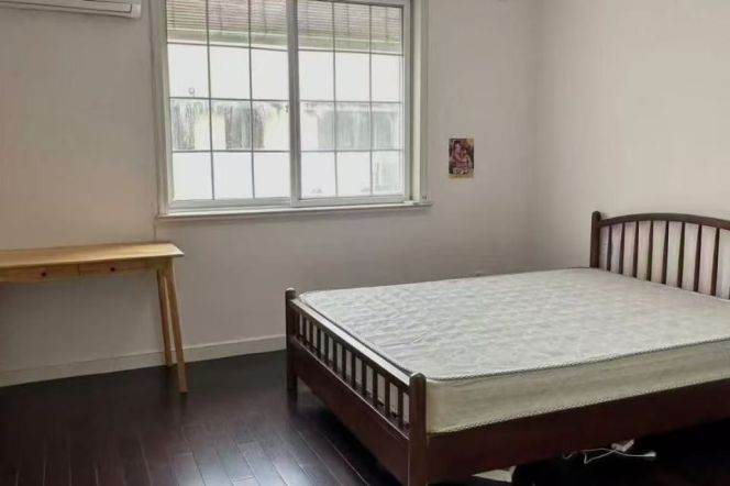 Bright spacious 2BR APT Fuxing Rd Changshu Rd 13k