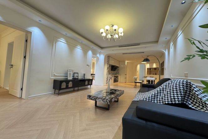 Gubei L10 shuicheng rd 3 br Apt&floor heating 18k 