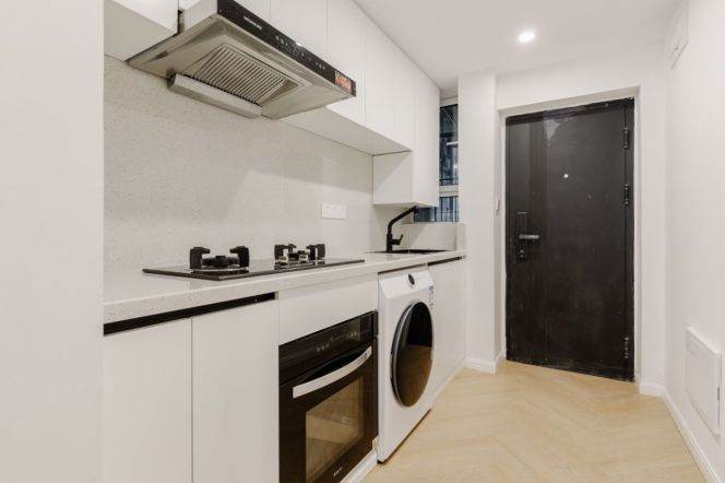Nice 1+1BR with yard nr jiang su rd station