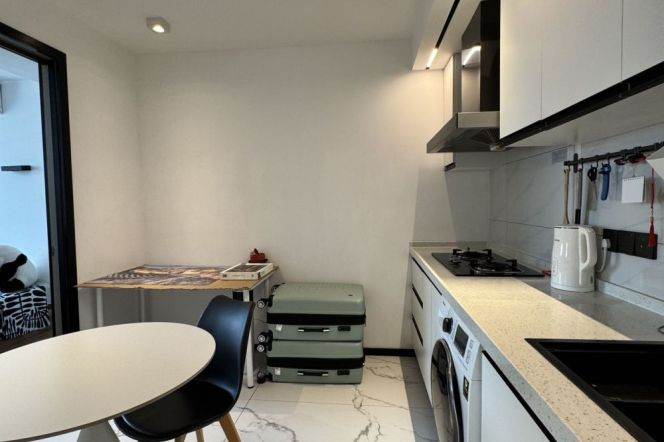 Modern 1Br+Heating+Elevator  | Next to L7 Changping Rd & Jing'an Temple |7.6K