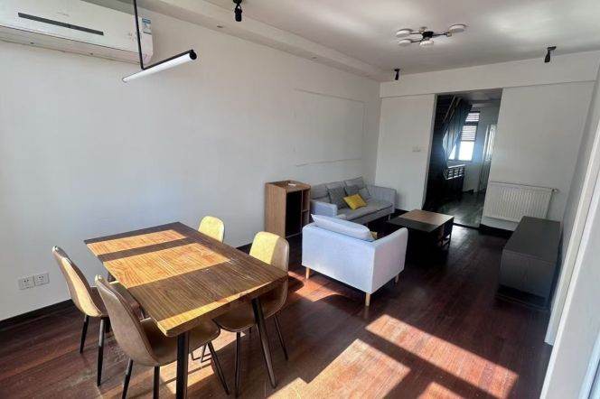 Huashan/Urumqi rd wall heating 2br/2lr/1ba apt with terrace; L2/7/14
