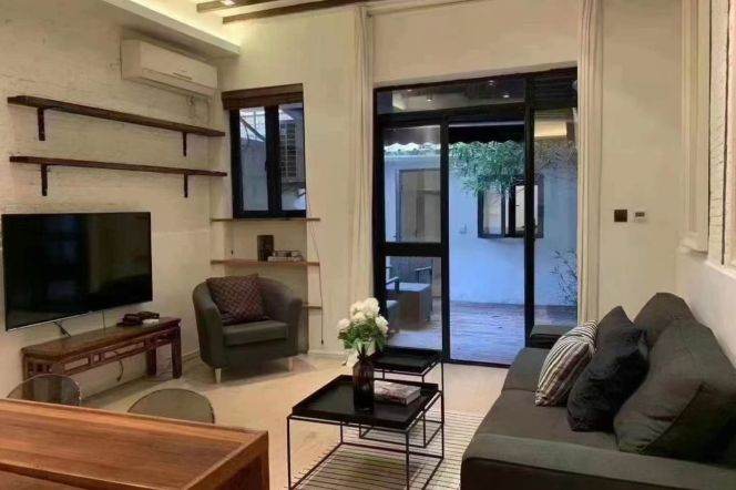 Cozy 1br old house with yard nr Changshu Rd Line 1&7
