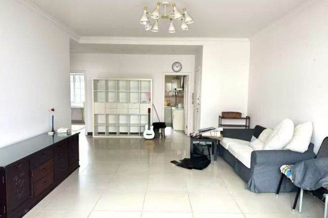 Bright spacious 2BR APT Fuxing Rd Changshu Rd 13k