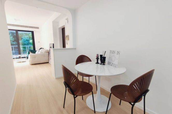 Elegant+Elevator+Balcony 2Brs L15