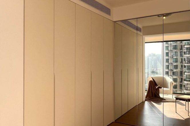   Suzhou Creek View 2+1-Bedroom Flat at Brilliant  City, 5 Mins Walk to Metro
