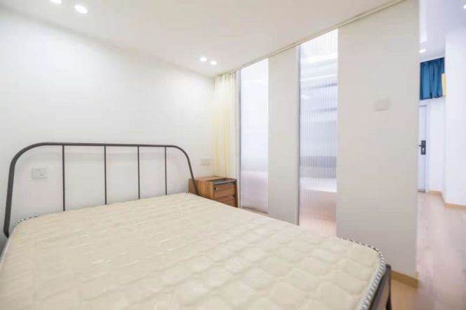 Cozy 1BR @Yongkang rd&IAPM& L10/1/12 