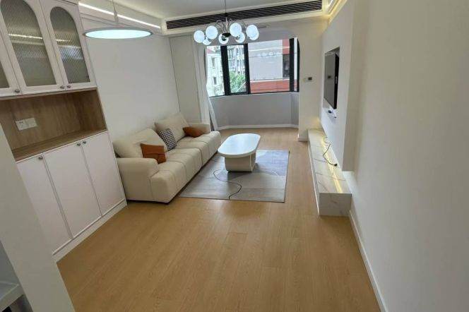 elevator 1BR with living room line 2/11 jiangsu rd metro