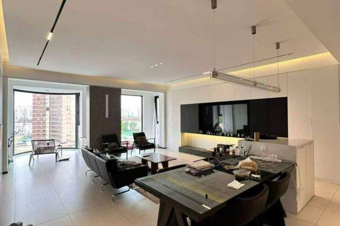 4Bdrs 2Baths 180sqm Apt/Spacious&Modern&Bright /Line 11/13Longde Rd/Nice Compound