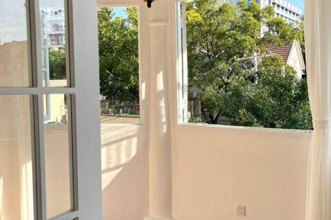 Spacious 1br 2lr+big balcony/all bright room/Bathtub,NR Jiangsu rd@L11/2