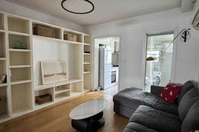 Tasty 1br in quiet nice compound,10 minutes walk to Hengshan Road,Line1