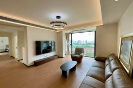   Changfeng Park & Suzhou Creek View 3-Bedroom Flat at Hongqiao Riverside Garden