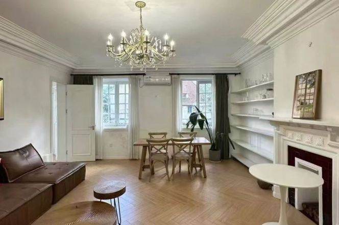 Spacious 1br 2lr+big balcony/all bright room/Bathtub,NR Jiangsu rd@L11/2