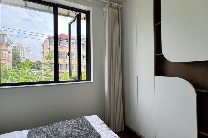 Bright 1BR Apt | Hongqiao rd metro L3/4/10 | Central AC+Heating +Newly renovated