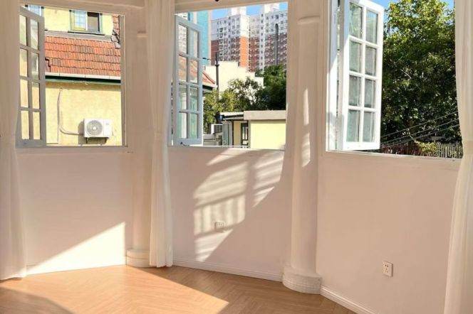Spacious 1br 2lr+big balcony/all bright room/Bathtub,NR Jiangsu rd@L11/2