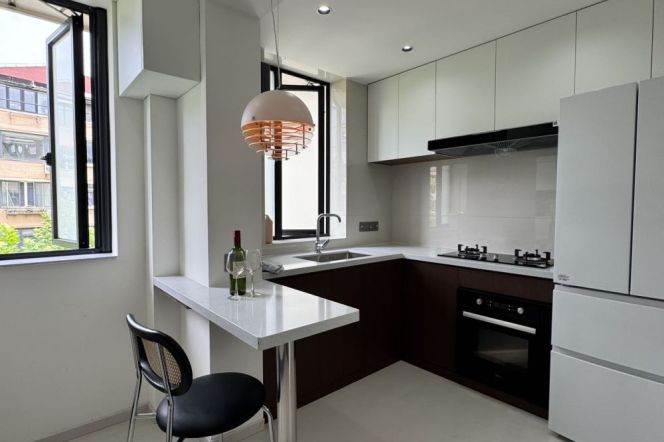 Bright 1BR Apt | Hongqiao rd metro L3/4/10 | Central AC+Heating +Newly renovated