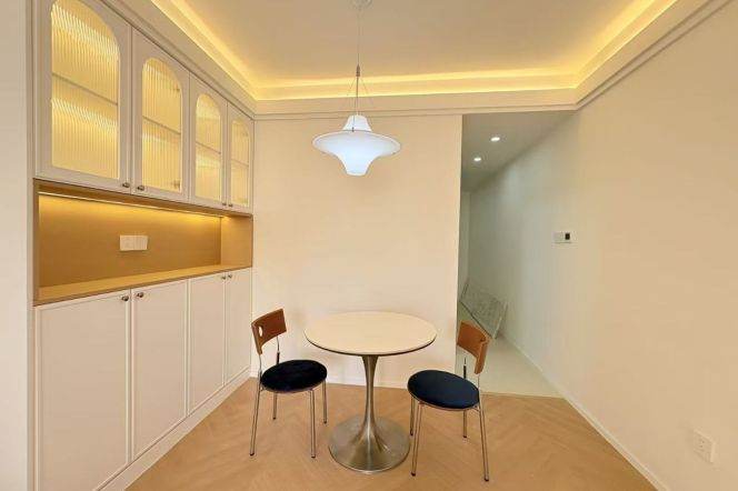 Bright Modern 1BR Near Zhongshan Park