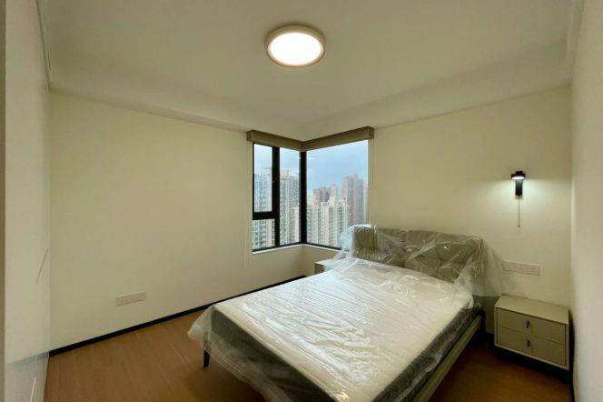   Changfeng Park & Suzhou Creek View 3-Bedroom Flat at Hongqiao Riverside Garden