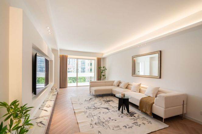  Wutong Boulevard 3-Bedroom Flat at Xinhua Century Garden, Near Jiao Tong University