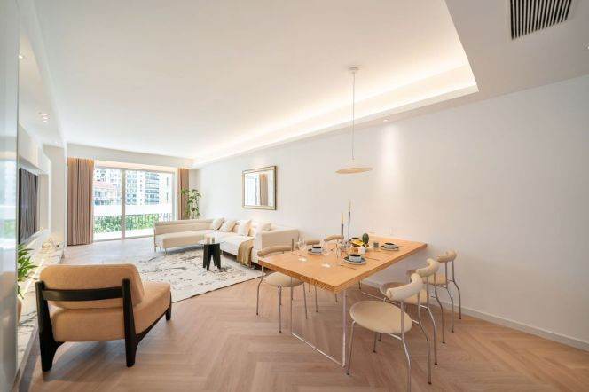  Wutong Boulevard 3-Bedroom Flat at Xinhua Century Garden, Near Jiao Tong University