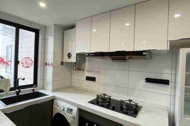 Modern&Spacious 2Bdrs 1Bath Apt+Yan Ping Rd+L14 Wu Ding Rd Metro+Stunning View