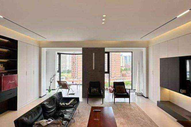4Bdrs 2Baths 180sqm Apt/Spacious&Modern&Bright /Line 11/13Longde Rd/Nice Compound