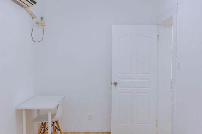 Cozy room near People's square, m-lines 1/2/8, close to SISU. advance booking accepted 
