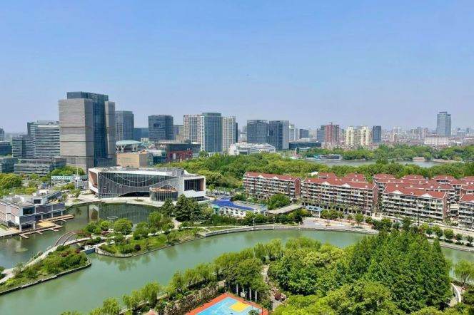   Changfeng Park & Suzhou Creek View 3-Bedroom Flat at Hongqiao Riverside Garden