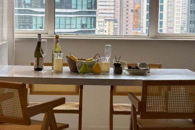 Qufu rd by Suzhou creek 110 sqm bright 2 br Apt &oven 13.5K