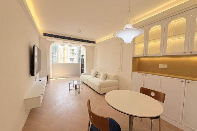 Bright Modern 1BR Near Zhongshan Park