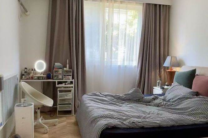 2 brs near L10/L11 jiaotong uni station