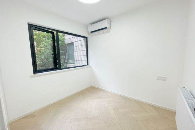 Julu rd Grand Plaza newly renovated2 br Apt &wall heating &gym/pool