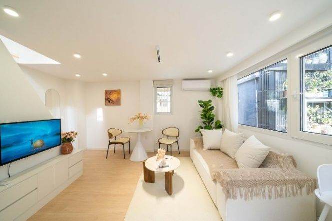 Cozy freestanding lane house w/terrace