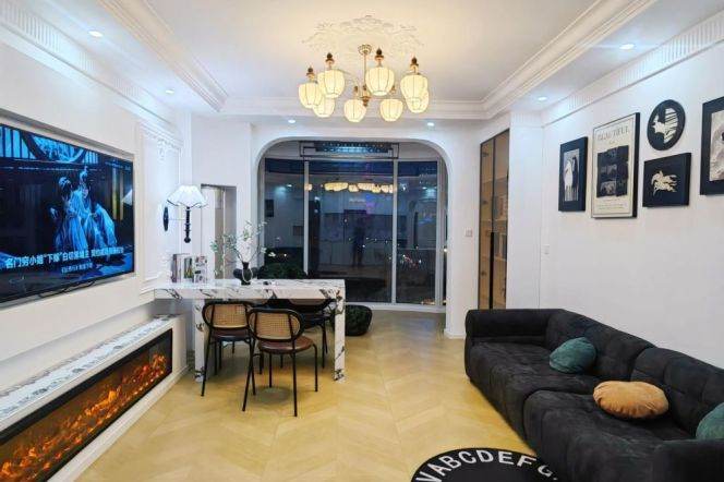 Nice view 2 br near North Bund. 5 mins walking to L 12 .