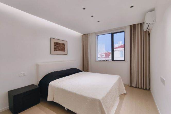 newly renovated 1br Nr hongqiao road metro line 3/4/10