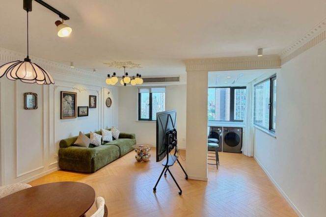 bright 2Br wt cloakroom,Central AC