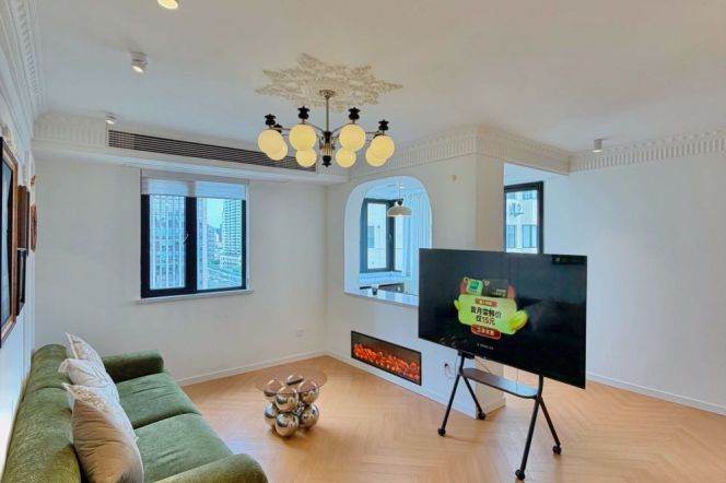 bright 2Br wt cloakroom,Central AC