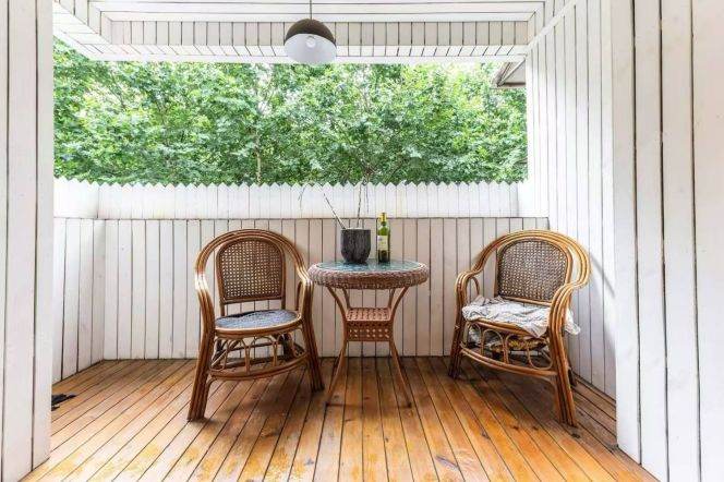 Hengshan Rd Station 1Br with Open Balcony Line1