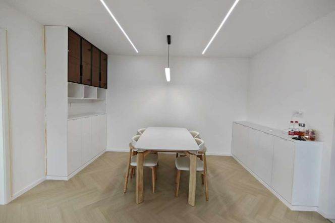 2 Brs with Brand-new Dec, Floor heating, South Facing, 120 sqm @ Caobao metro L1&12