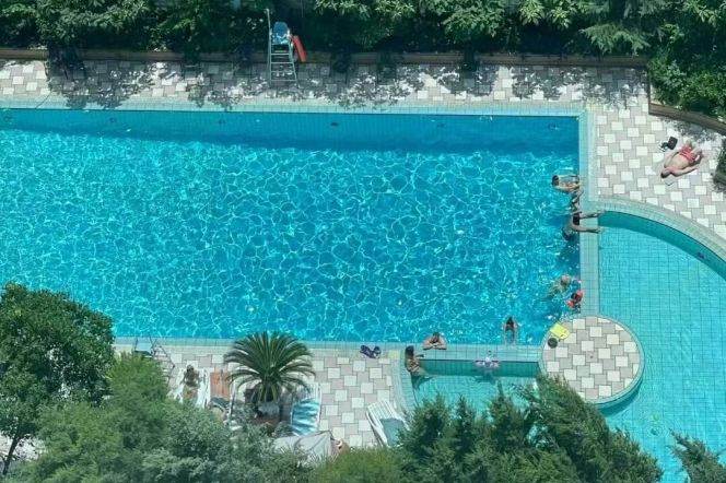 Julu rd Grand Plaza newly renovated2 br Apt &wall heating &gym/pool