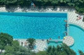 Julu rd Grand Plaza newly renovated2 br Apt &wall heating &gym/pool