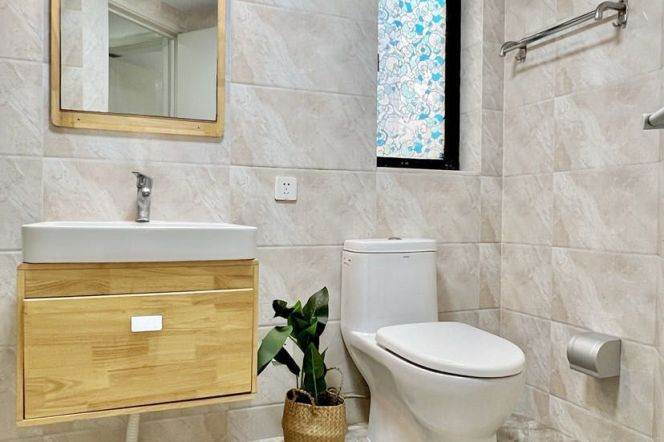 Big room near Jingan temple,yanping rd,wuding rd, close to ECNU 