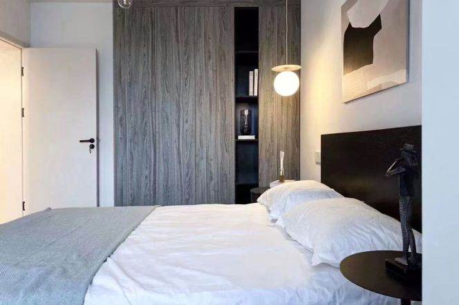 2 brs near L10/L11 jiaotong uni station