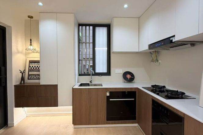 Nice yard+modern 1br 2lr/big living room/brand furniture,NR Langao rd@L7
