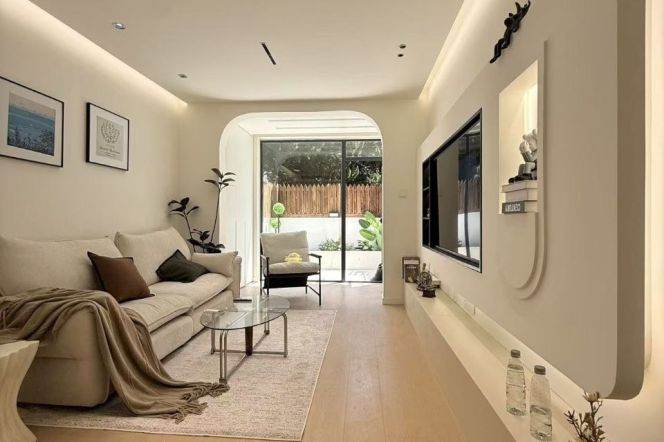 Nice yard+modern 1br 2lr/big living room/brand furniture,NR Langao rd@L7