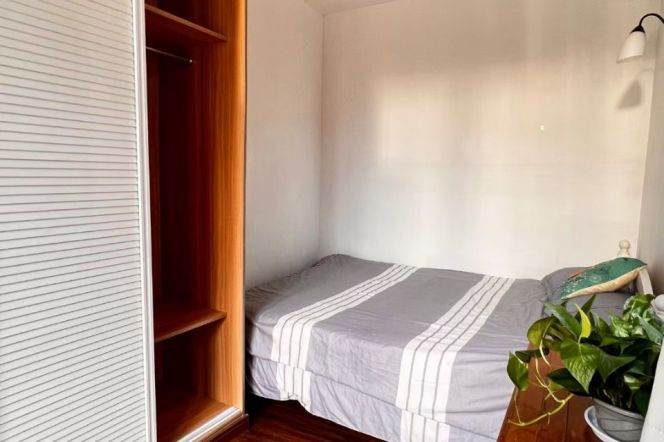 High ceiling 2Brs/1Lr/1Bt apt nr South shanxi rd,M1/10/12/13