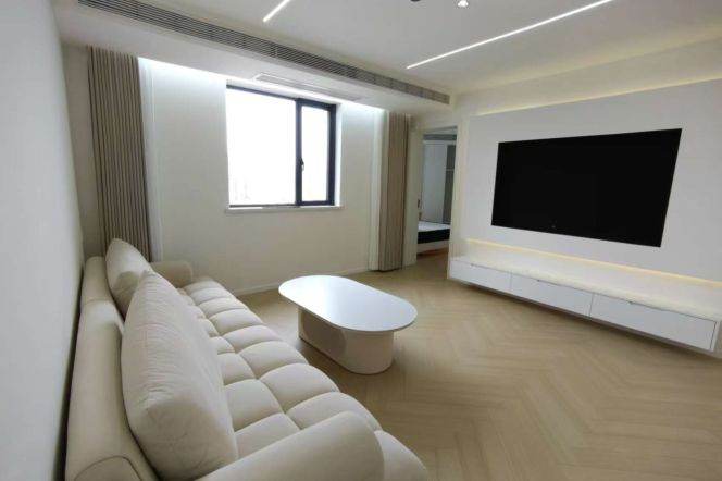 2 Brs with Brand-new Dec, Floor heating, South Facing, 120 sqm @ Caobao metro L1&12