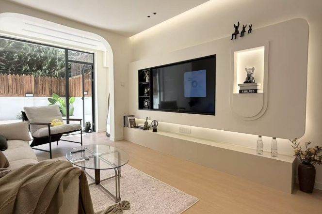 Nice yard+modern 1br 2lr/big living room/brand furniture,NR Langao rd@L7